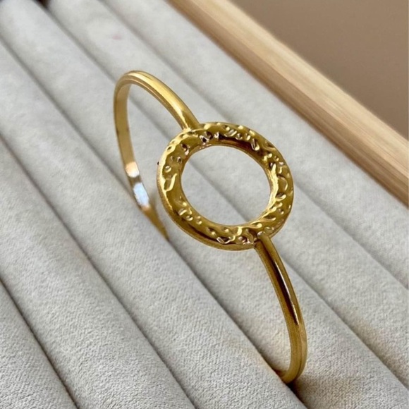 Beautiful High Quality Gold Plated French Bracelet - Picture 1 of 3